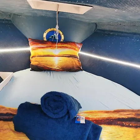 Πλωτό κατάλυμα Jolis Voiliers De 6m Pour Experience Insolite Sur Port Et Port Santa Lucia St Raphael