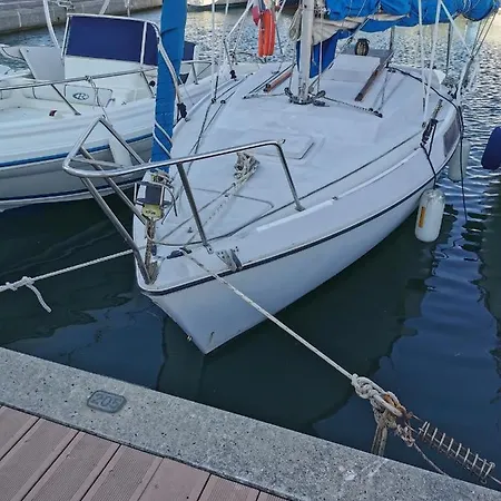 Jolis Voiliers De 6m Pour Experience Insolite Sur Port Et Port Santa Lucia St Raphael Πλωτό κατάλυμα *