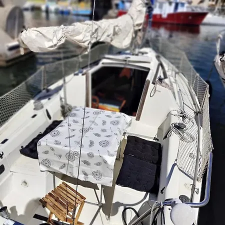 Jolis Voiliers De 6m Pour Experience Insolite Sur Port Et Port Santa Lucia St Raphael Πλωτό κατάλυμα *