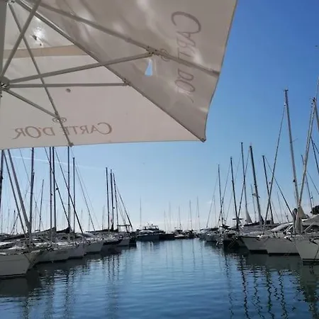 Jolis Voiliers De 6m Pour Experience Insolite Sur Port Et Port Santa Lucia St Raphael