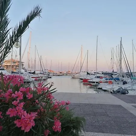 Πλωτό κατάλυμα Jolis Voiliers De 6m Pour Experience Insolite Sur Port Et Port Santa Lucia St Raphael *