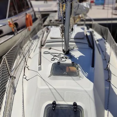 Jolis Voiliers De 6m Pour Experience Insolite Sur Port Et Port Santa Lucia St Raphael Πλωτό κατάλυμα