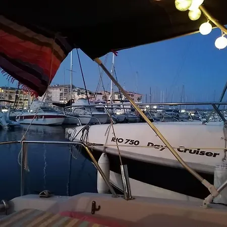 Jolis Voiliers De 6m Pour Experience Insolite Sur Port Et Port Santa Lucia St Raphael Πλωτό κατάλυμα *