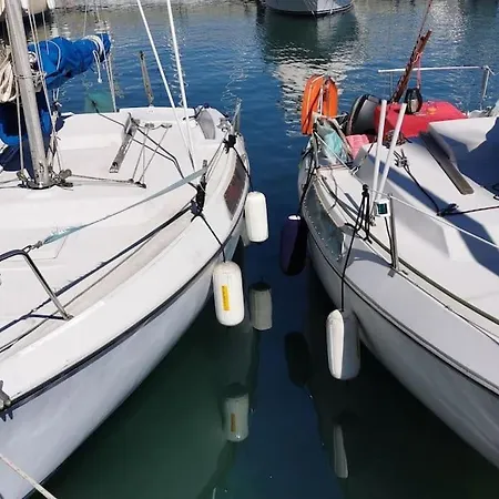 Jolis Voiliers De 6m Pour Experience Insolite Sur Port Et Port Santa Lucia St Raphael Πλωτό κατάλυμα