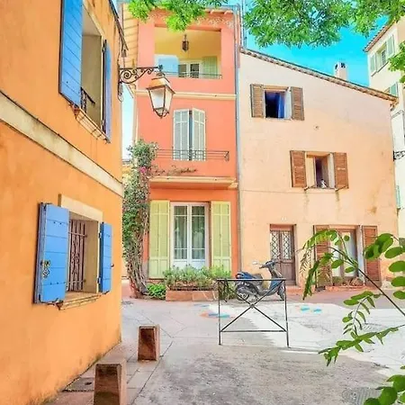 Πλωτό κατάλυμα Jolis Voiliers De 6m Pour Experience Insolite Sur Port Et Port Santa Lucia St Raphael
